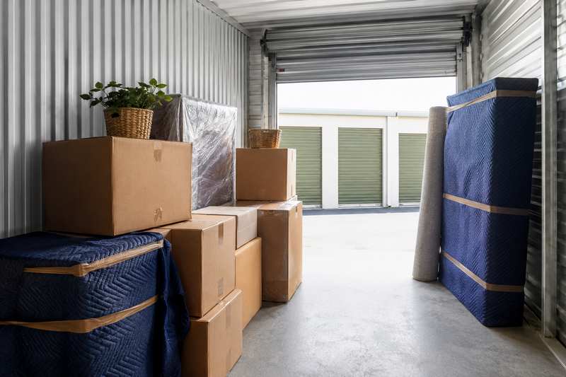 Intérieur d'un box de garde-meuble individuel à Hyères